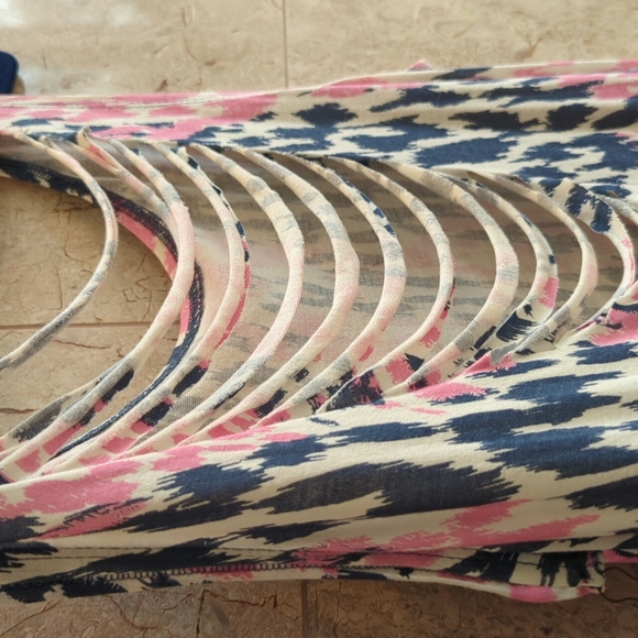 Fitted fun dress with cut out back - Picture 2 of 4